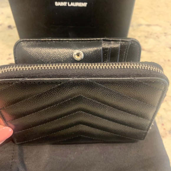 YSL SAINT LAURENT CASSANDRE COMPACT ZIP AROUND WALLET IN GRAIN DE POUDRE LEATHER - Picture 5 of 7